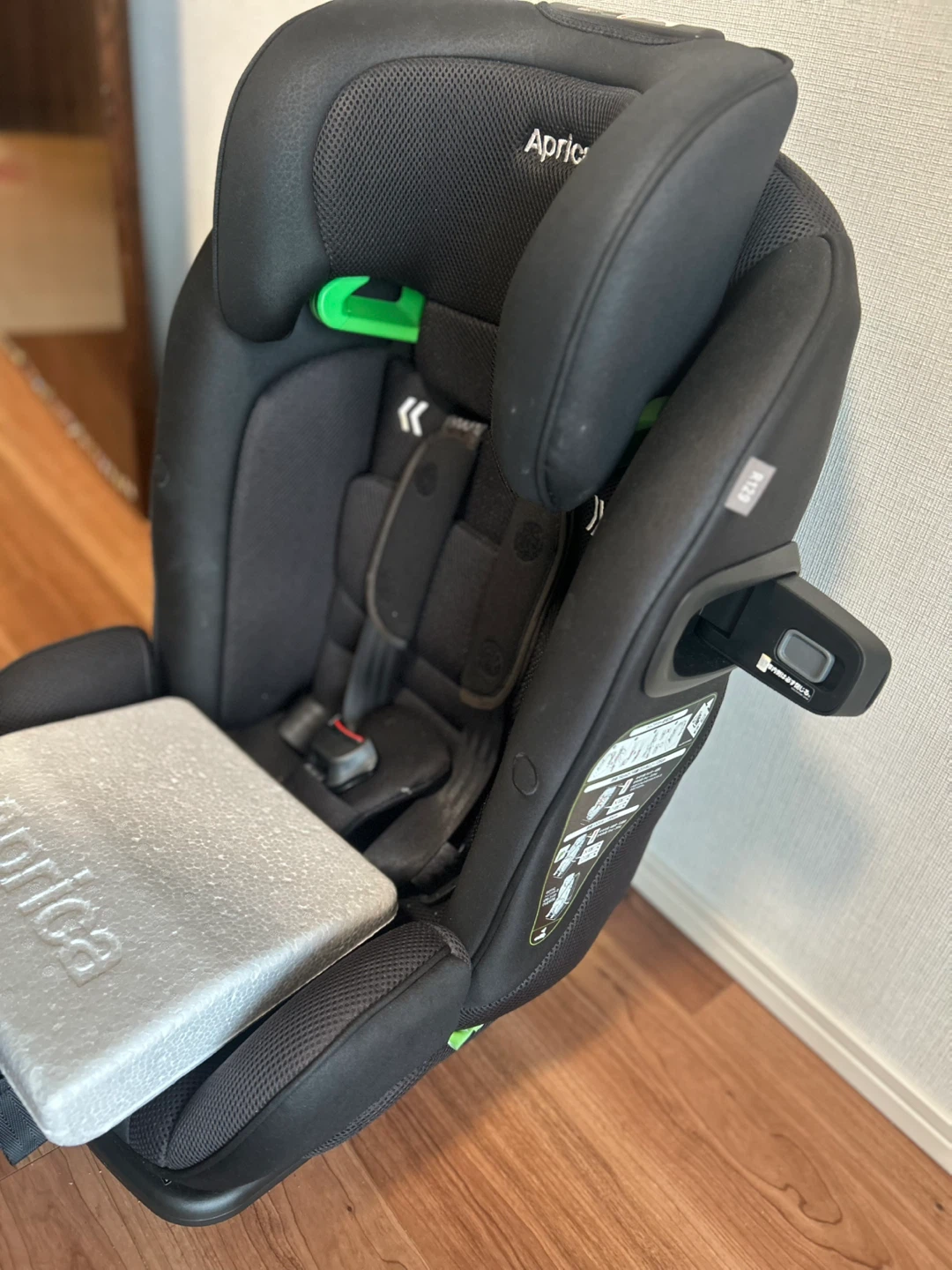 アップリカ チャイルドシート R129 ブラックの写真3枚目