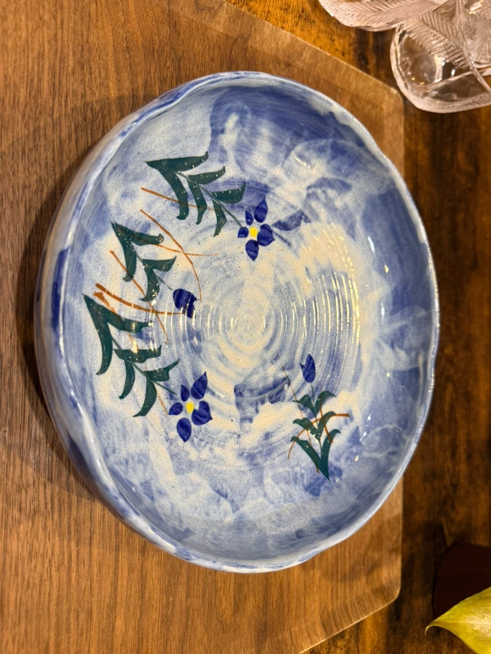 陶器 花柄 盛り皿 青 ブルーの写真2枚目
