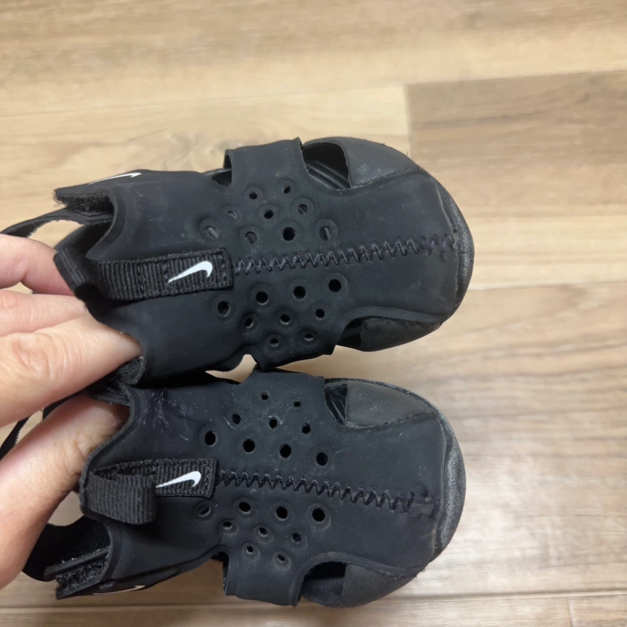 ナイキ キッズサンダル ブラックの写真4枚目