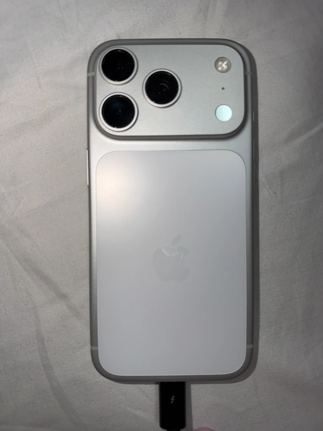 iPhone 17 Proシルバー 100%バッテリー