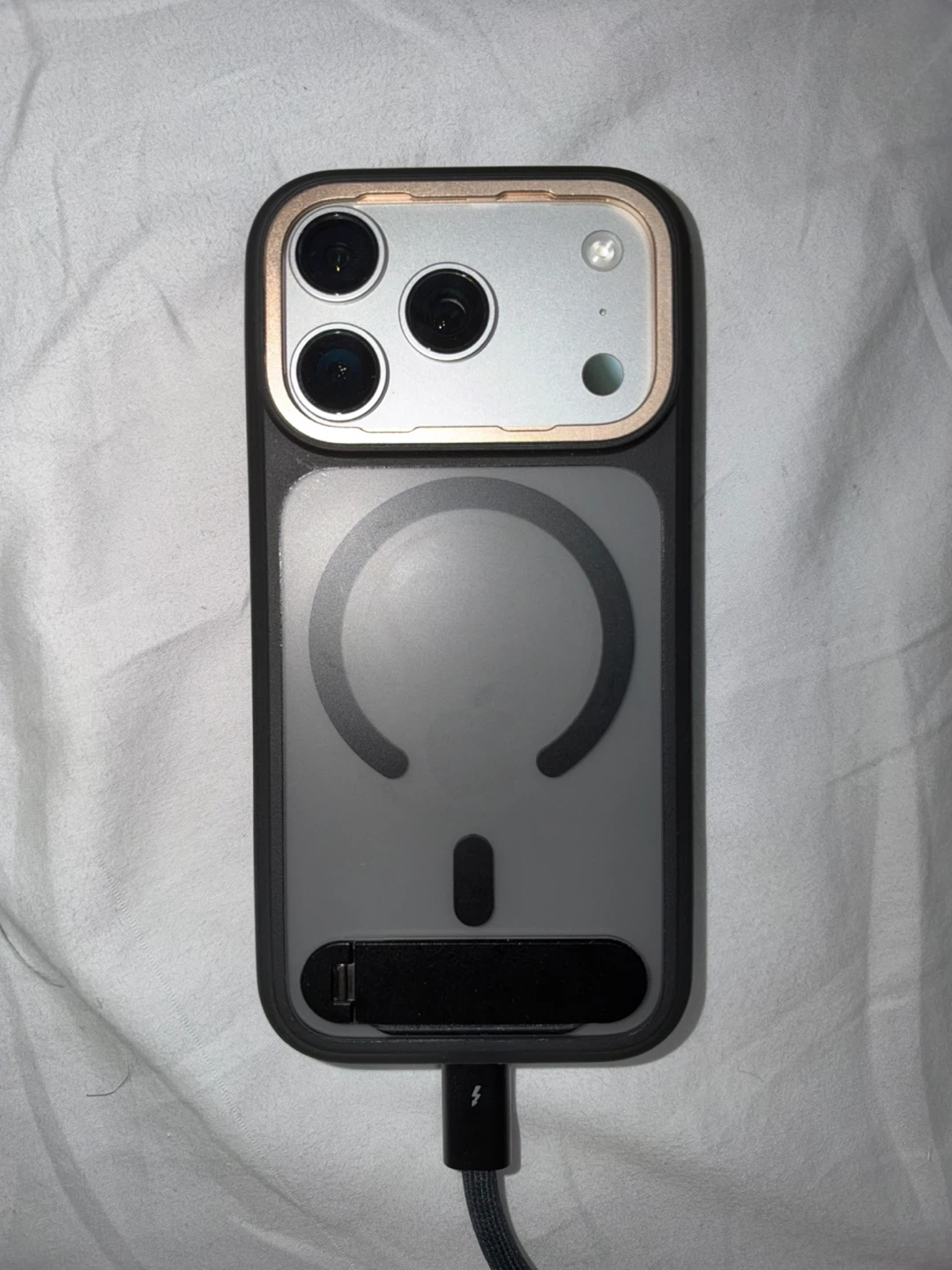 iPhone 17 Proシルバー 100%バッテリーの写真2枚目
