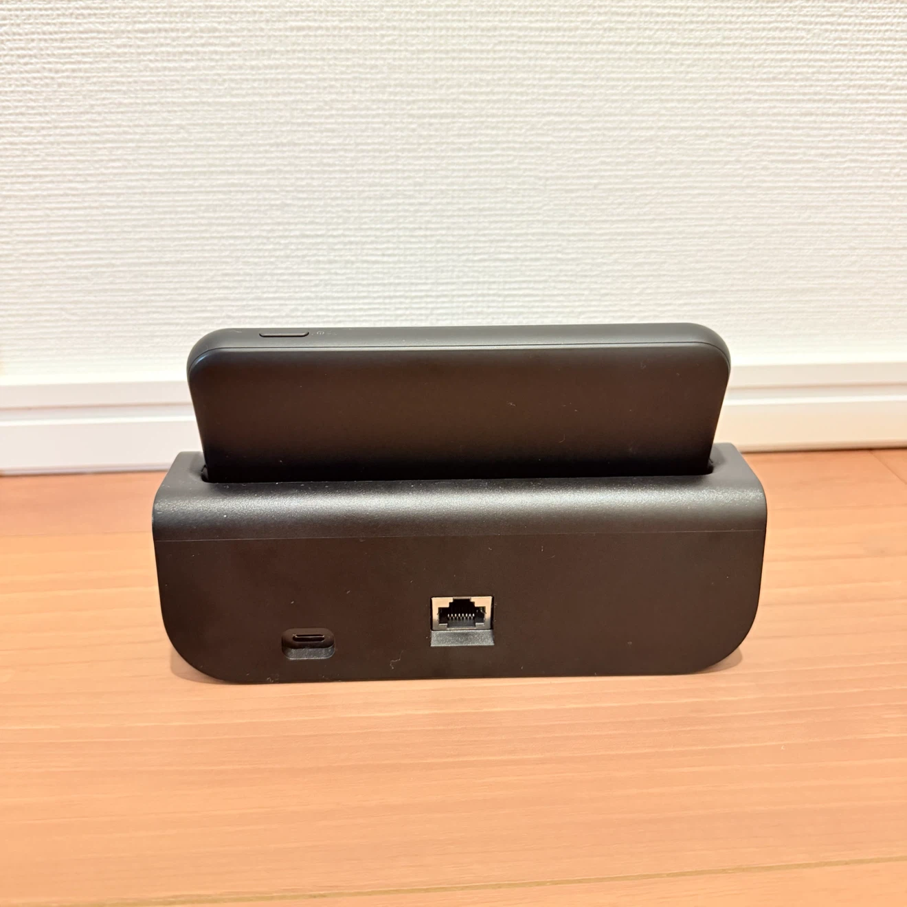 《ポケットWi-Fi》Speed Wi-Fi DOCK 5G 01 本体＋専用ドックの写真3枚目