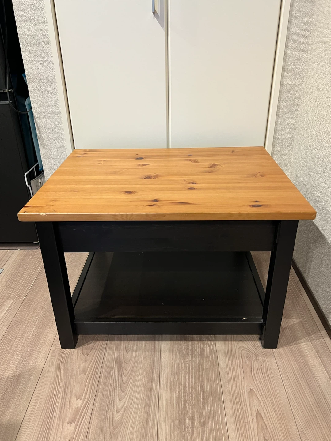 IKEA木製サイドテーブル 引き出し付きの写真2枚目