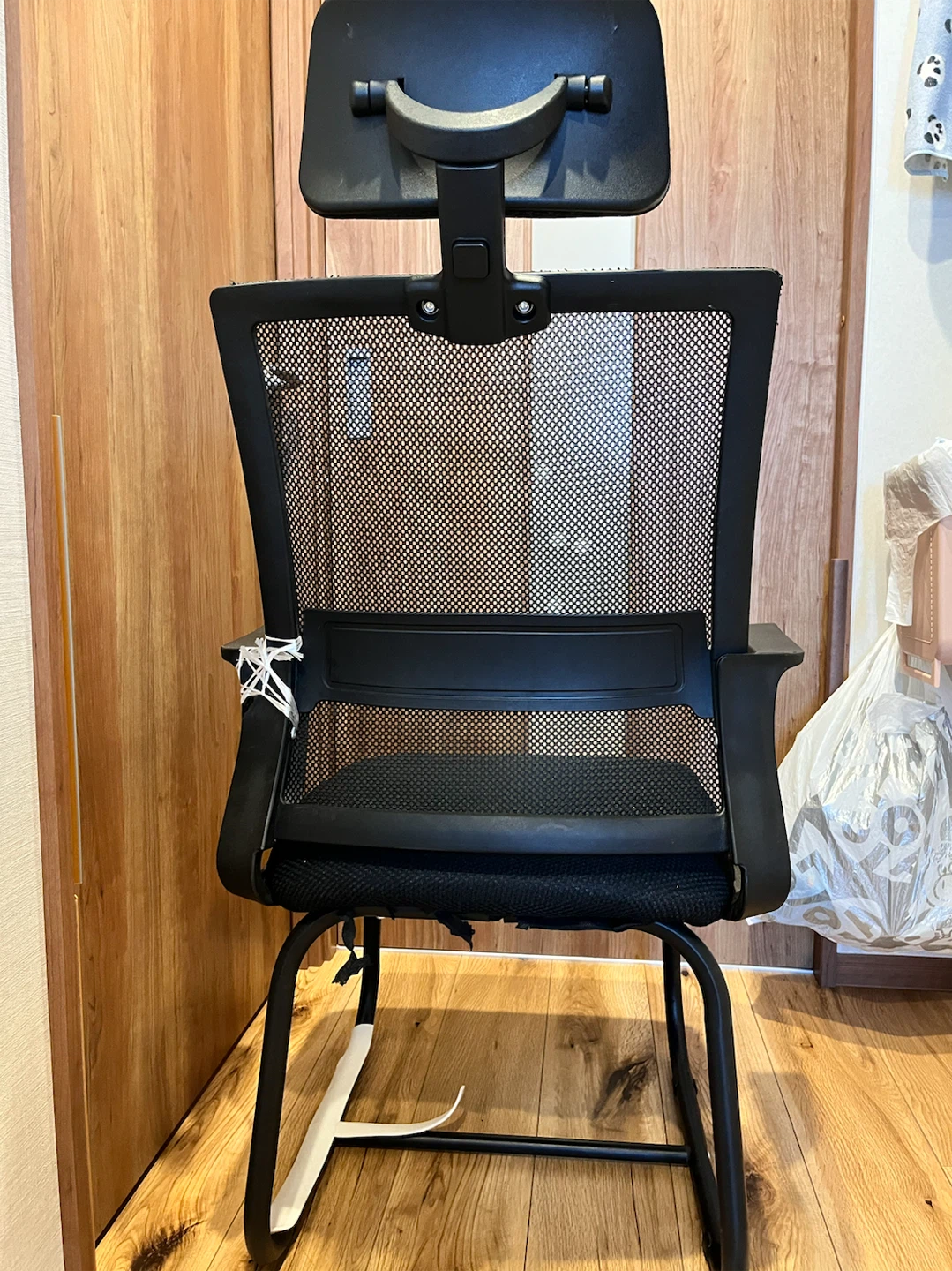 オフィスチェア メッシュ ヘッドレスト付き ブラックの写真2枚目