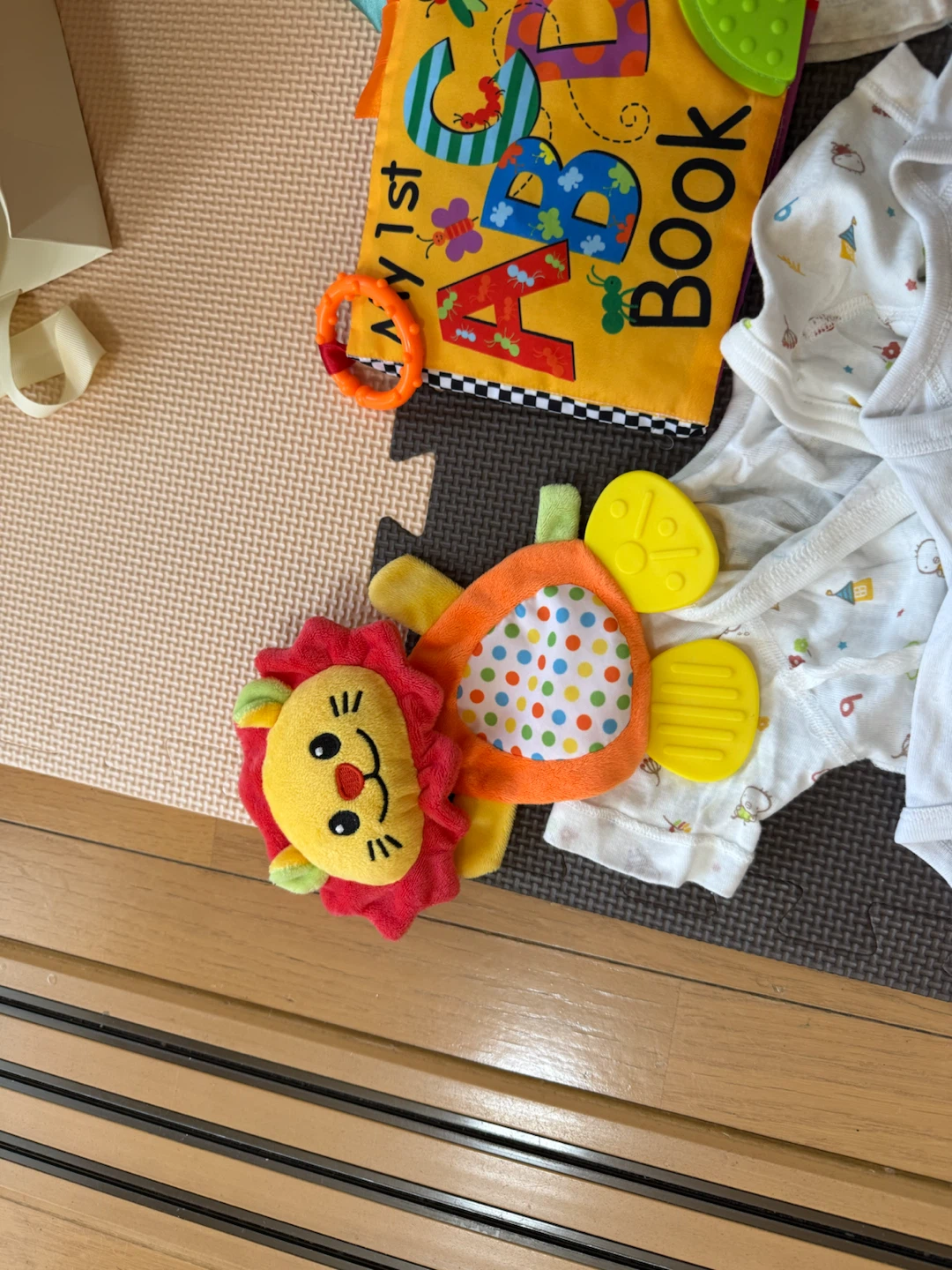ベビー肌着 おもちゃ 絵本 ベビーカータグ まとめの写真5枚目
