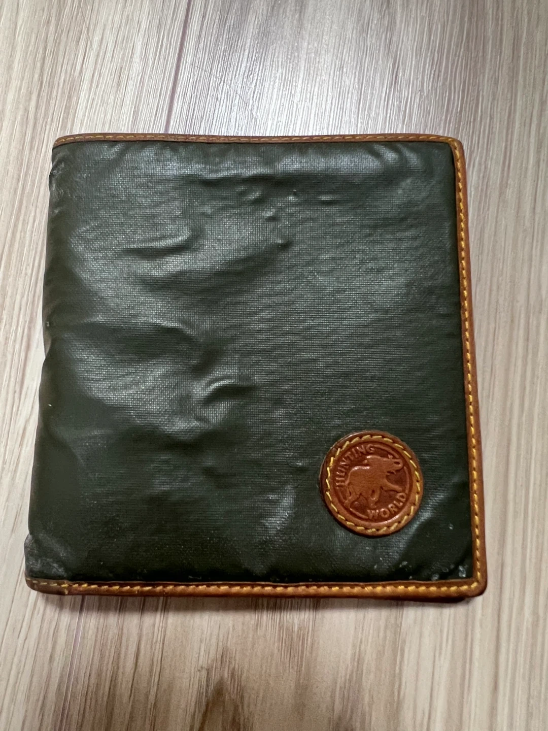 ハンティングワールド 二つ折り財布 グリーン