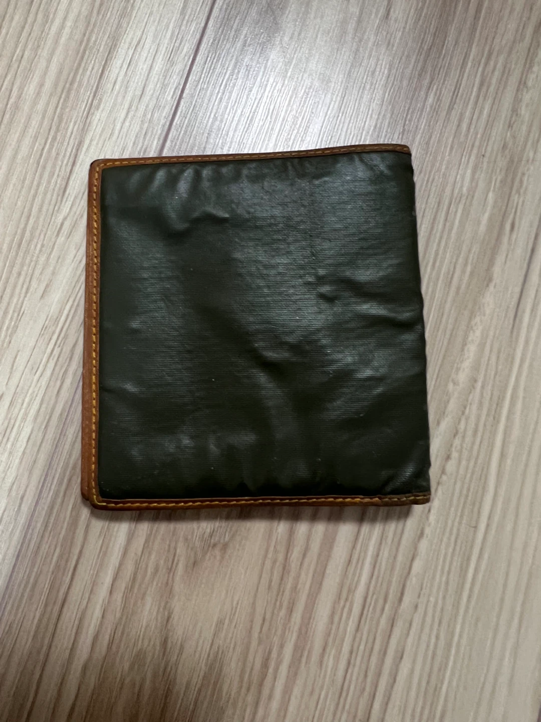 ハンティングワールド 二つ折り財布 グリーンの写真3枚目