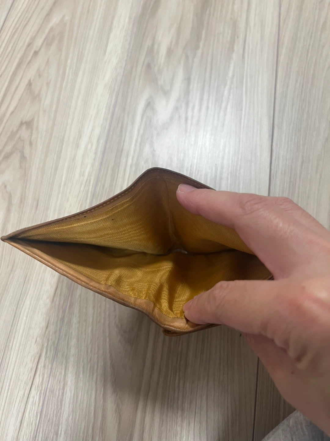 ハンティングワールド 二つ折り財布 グリーンの写真5枚目