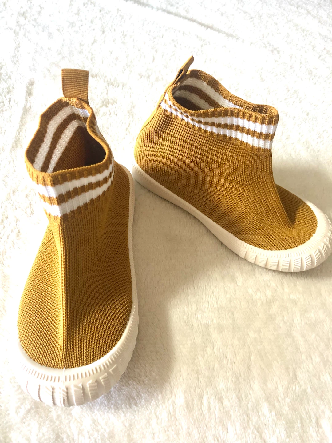 ✨🌟子供用スニーカー、マスタード色、サイズ17.0🌟✨の写真3枚目