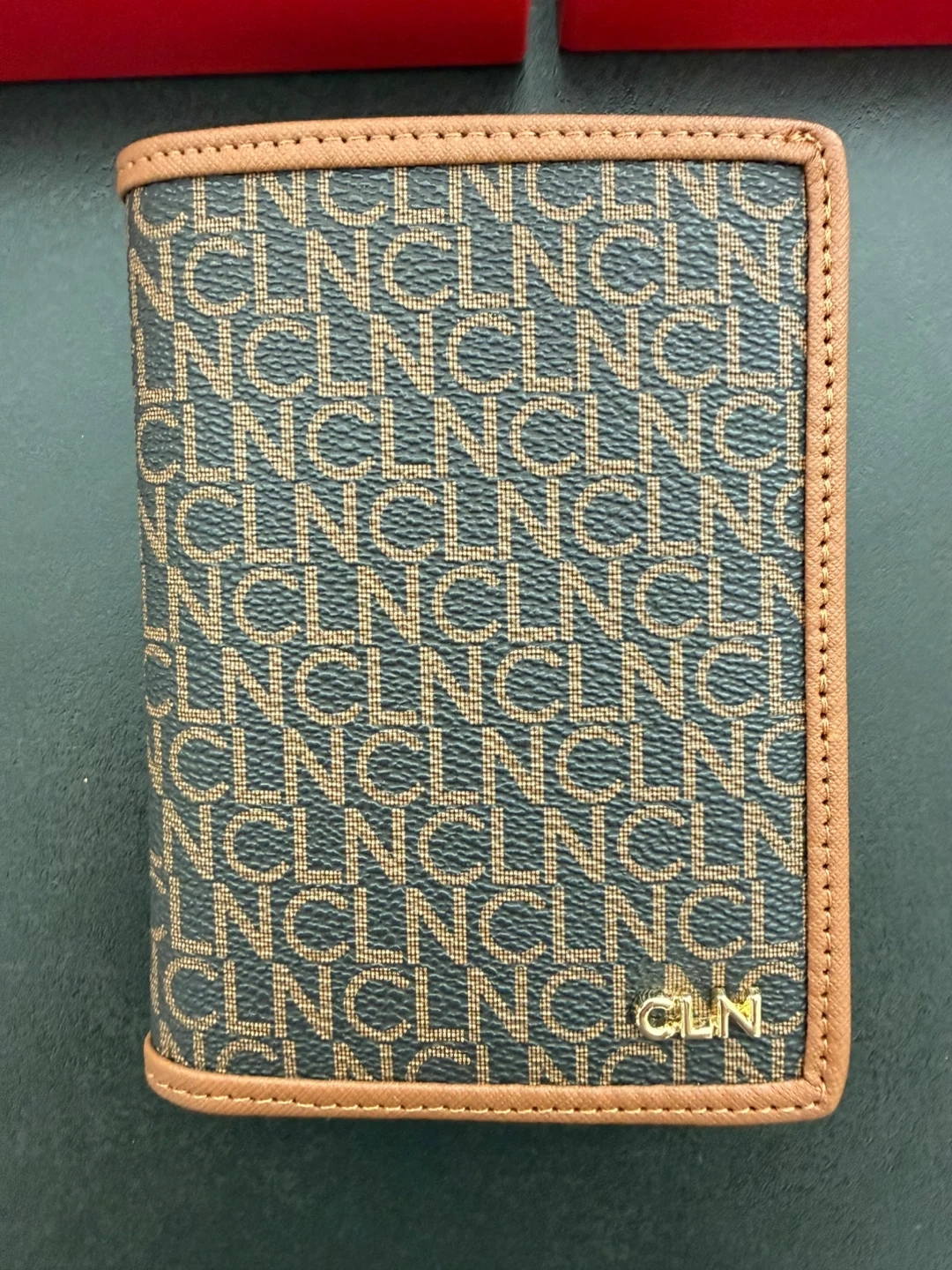 CLN 二つ折り財布 ブラウンの写真2枚目