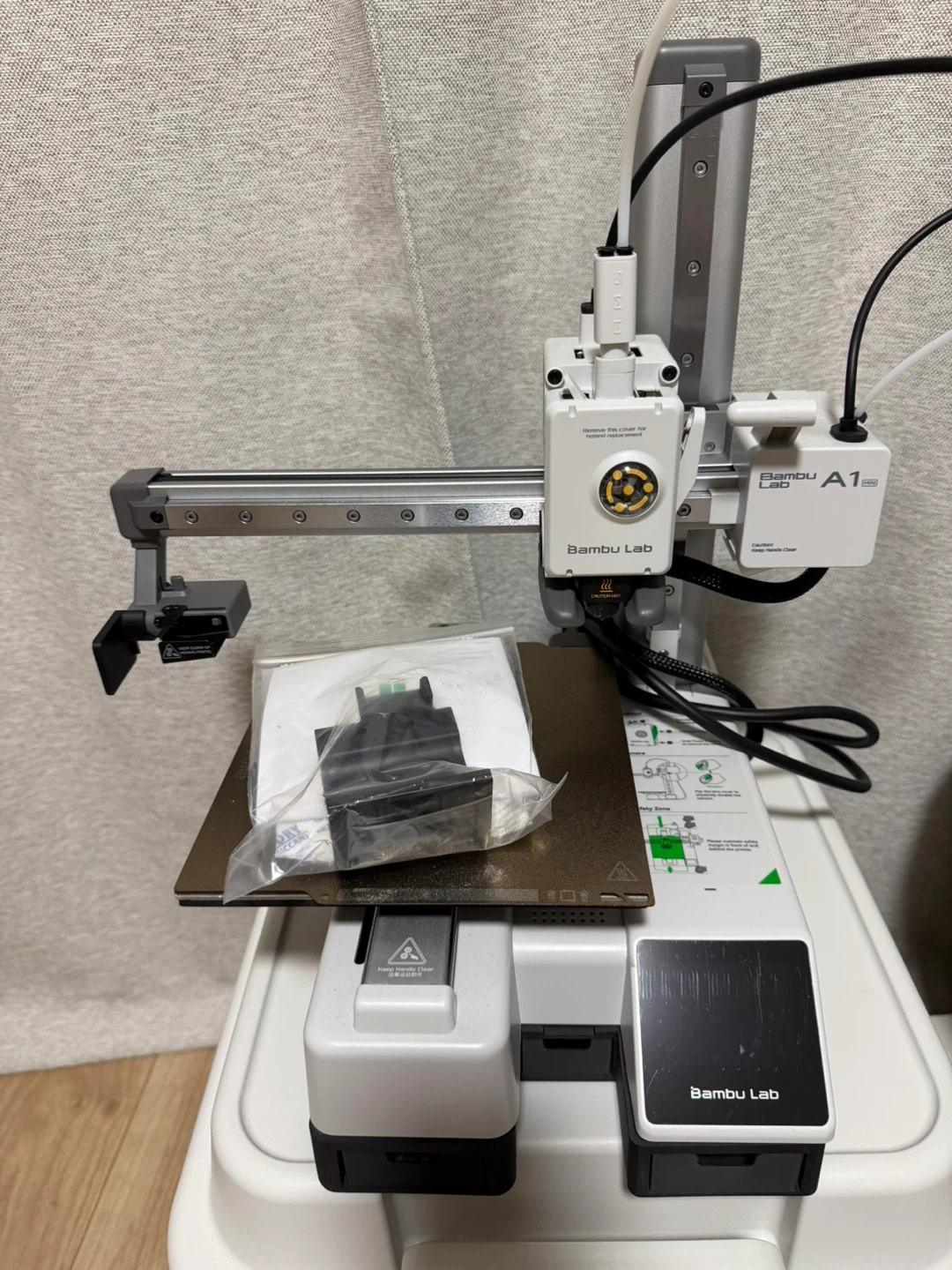 【美品】おまけ付きbambu lab a1 mini 3Dプリンターの写真8枚目