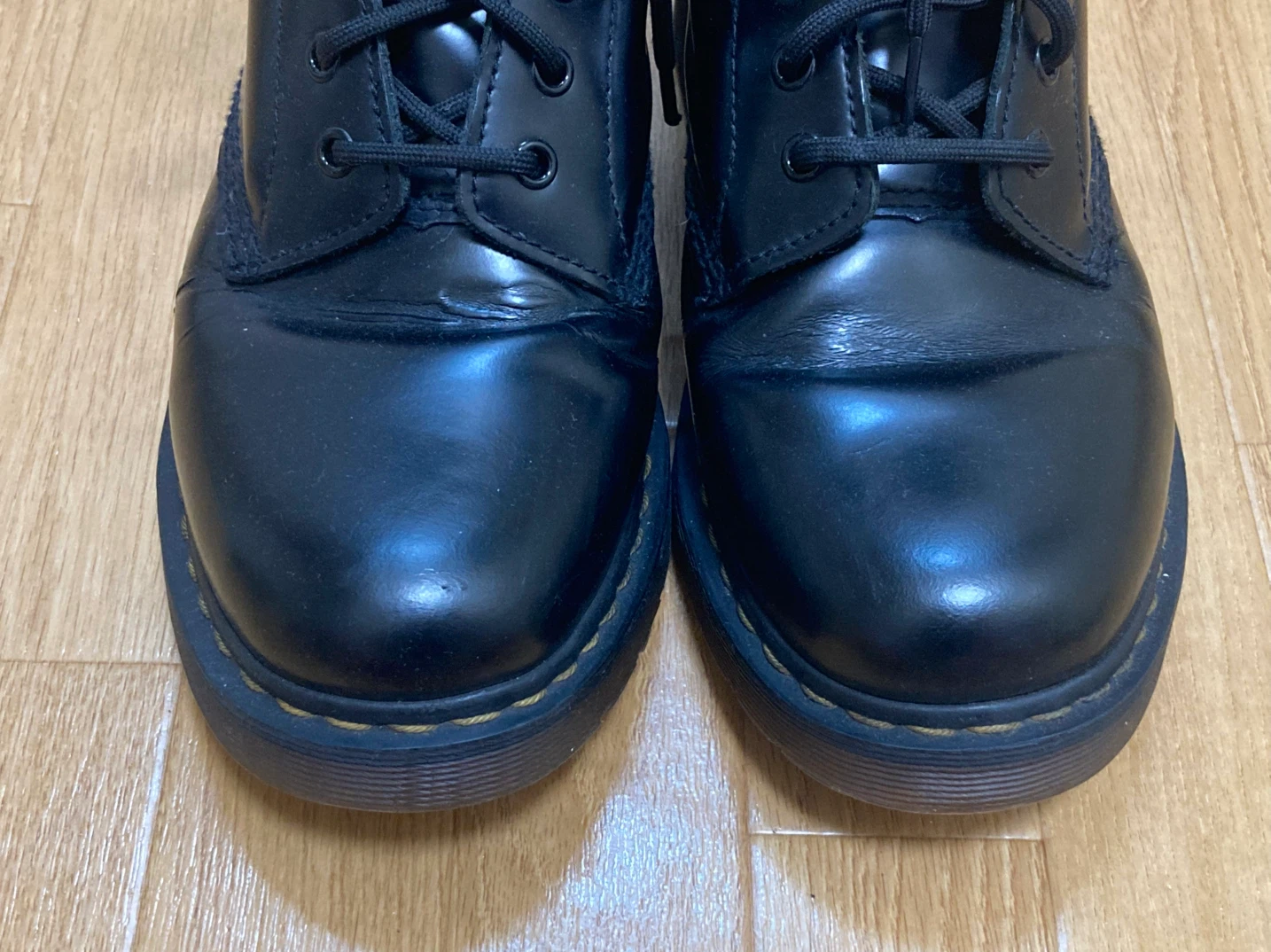 Dr,Martens ドクターマーチン8ホール UK8 イエローステッチ 擦り減り対策済みの写真2枚目