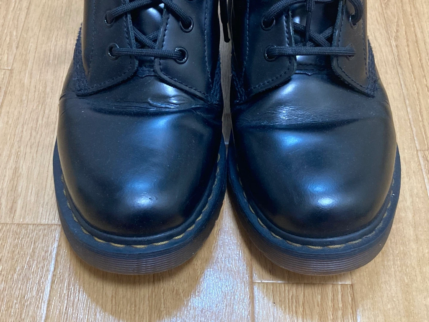 Dr,Martens ドクターマーチン8ホール UK8 イエローステッチ 擦り減り対策済みの写真2枚目