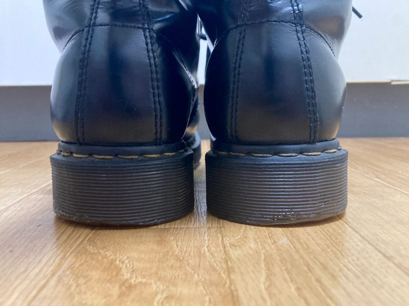 Dr,Martens ドクターマーチン8ホール UK8 イエローステッチ 擦り減り対策済みの写真3枚目