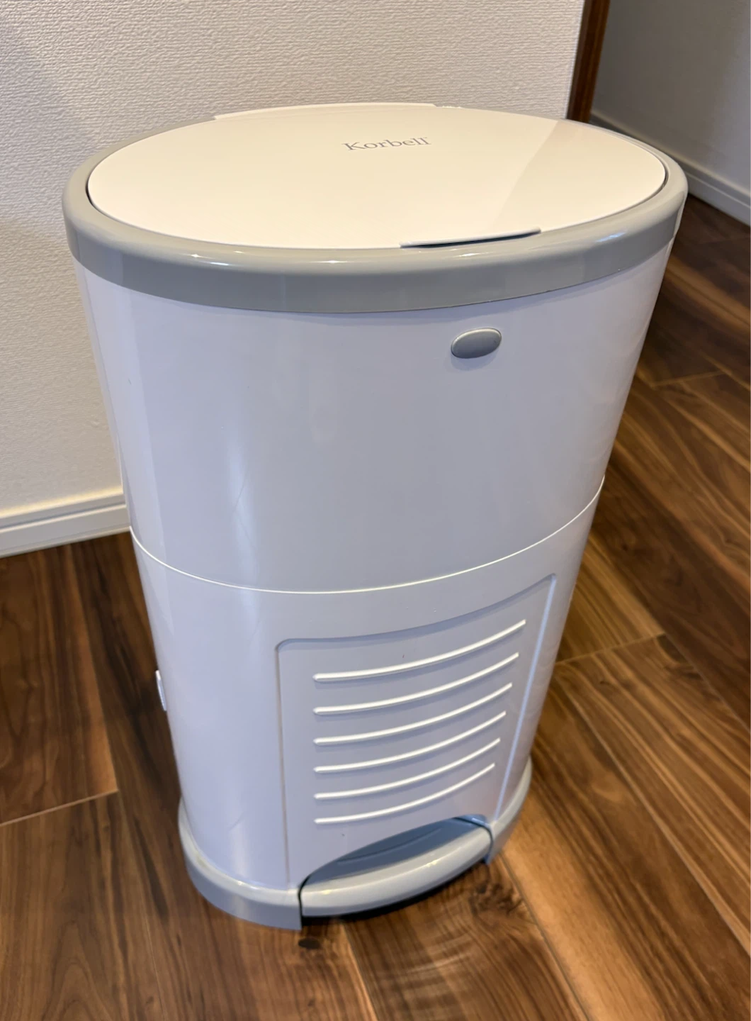 美品。おむつ用ゴミ箱 korbell おむつペール　ホワイト　袋付きの写真3枚目