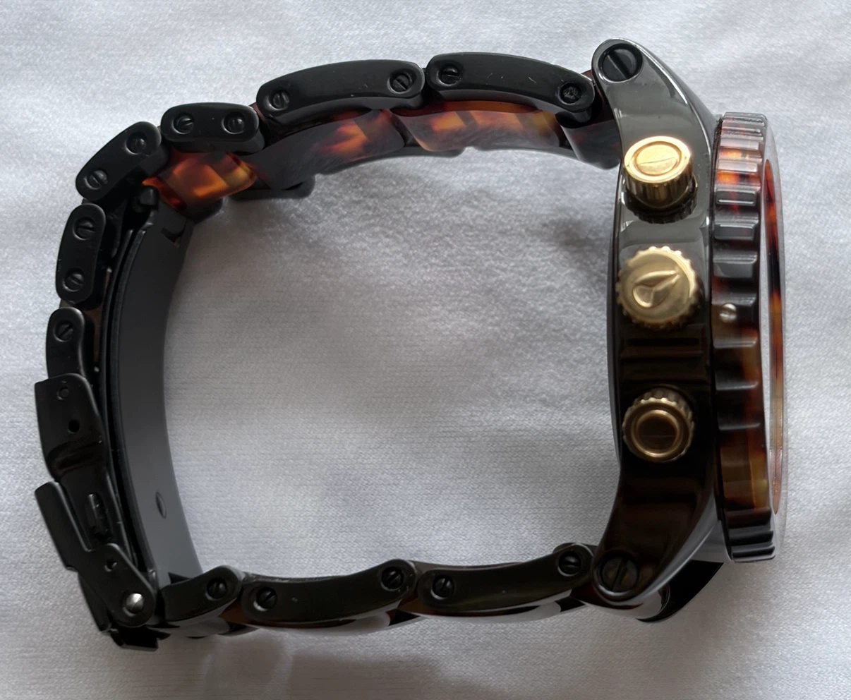 NIXON(ニクソン)腕時計／べっ甲柄／38-20CHRONO／200m（20気圧）防水の写真2枚目