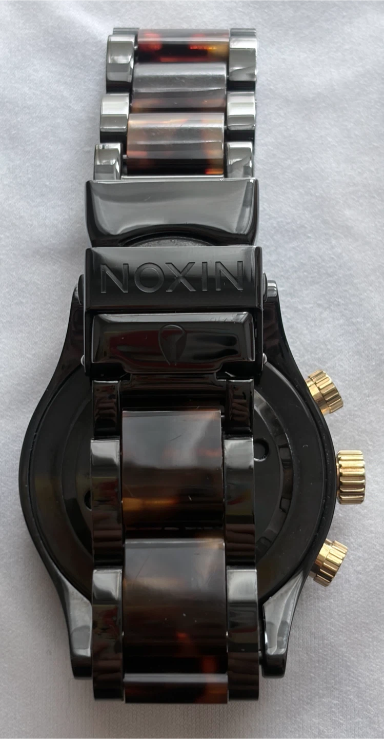 NIXON(ニクソン)腕時計／べっ甲柄／38-20CHRONO／200m（20気圧）防水の写真4枚目
