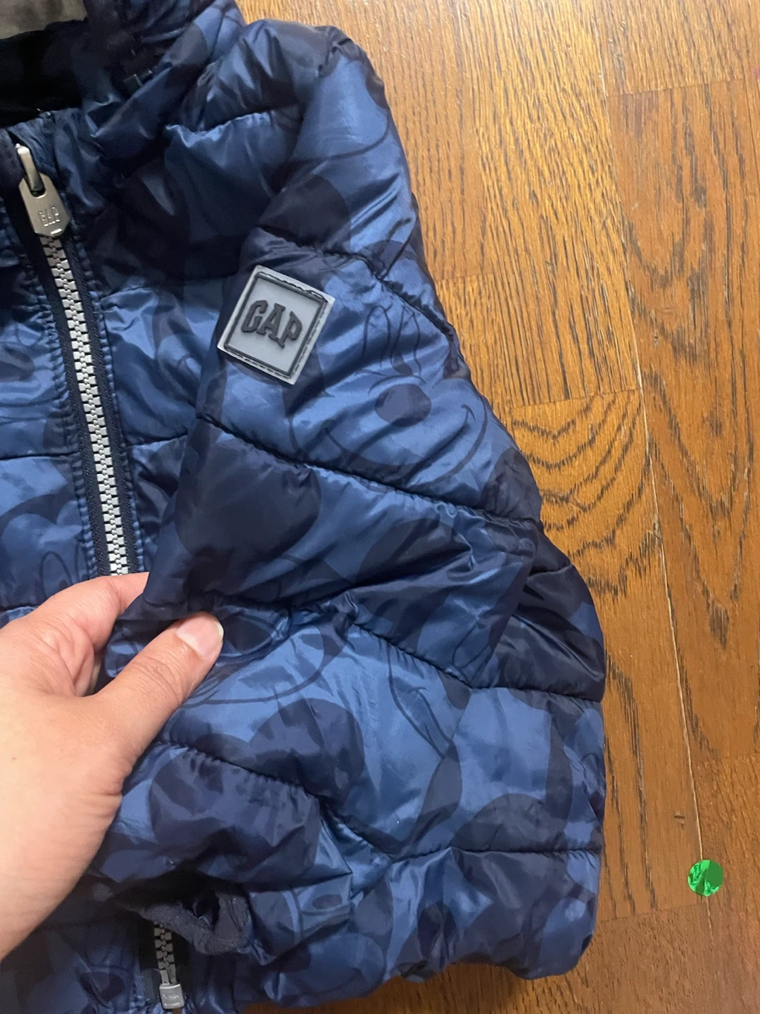 Cute Baby GAP × Disney padded/puffer jacket for babies.の写真3枚目