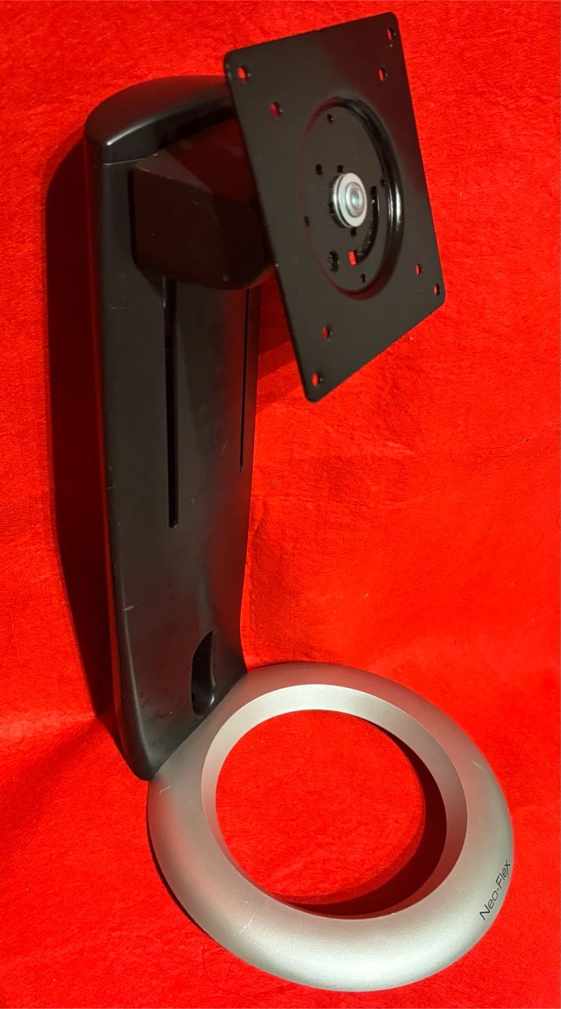 ERGOTRON（エルゴトロン）Neo-Flexのモニタースタンドの写真3枚目