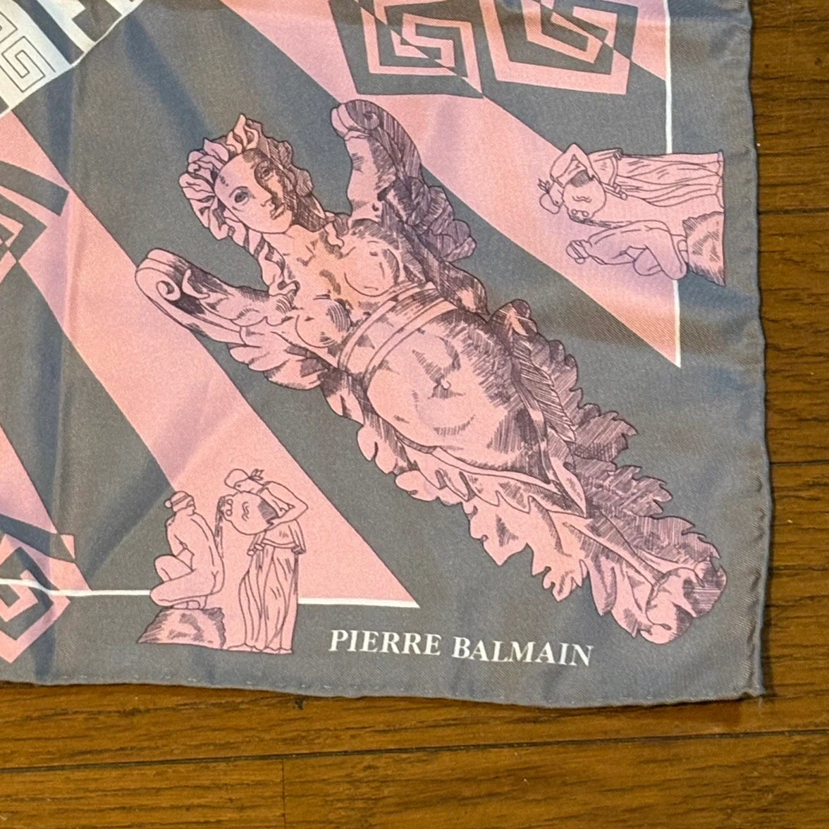PIERRE BALMAIN スカーフ 大判の写真4枚目