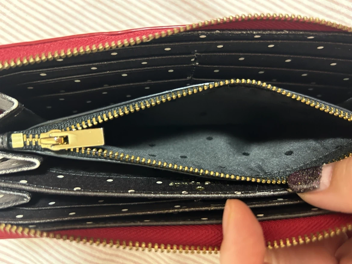 kate spade 赤×ゴールド×水玉 長財布 写真パート②