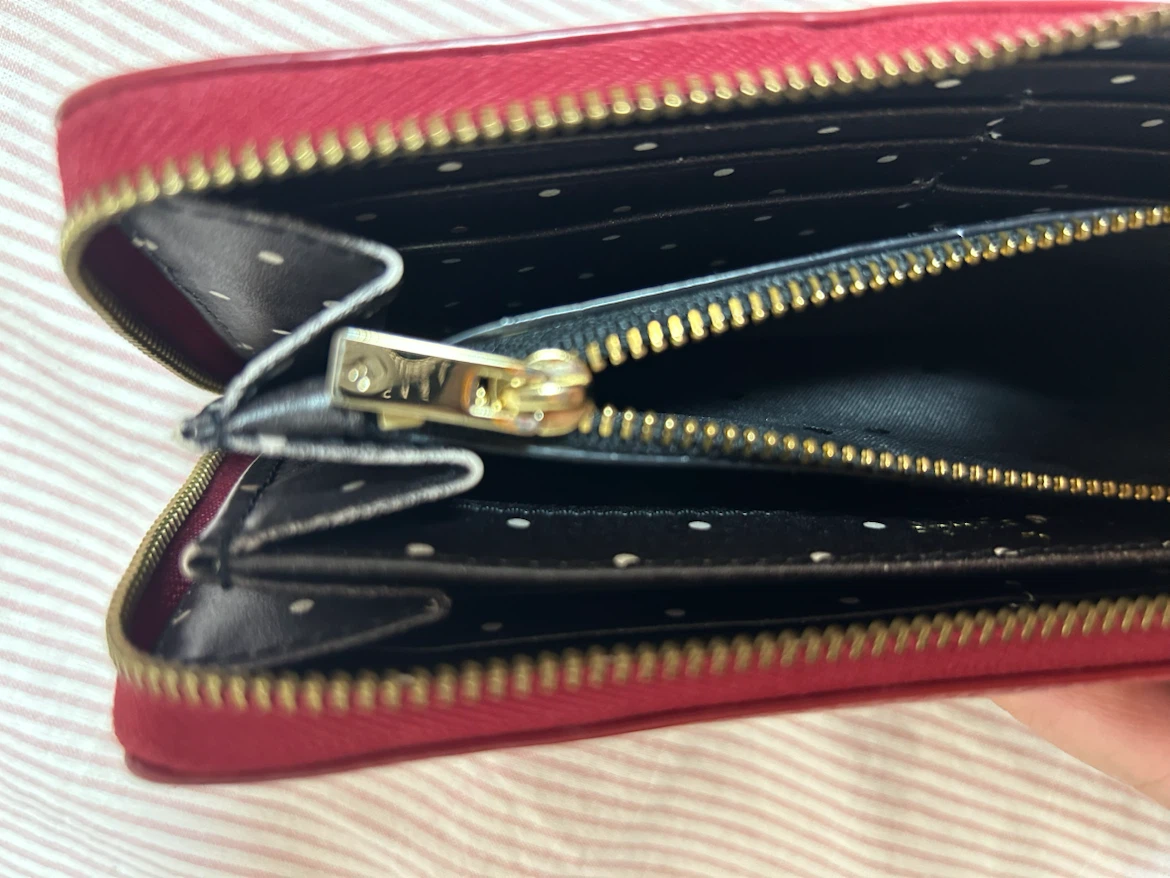 kate spade 赤×ゴールド×水玉 長財布 写真パート②の写真2枚目