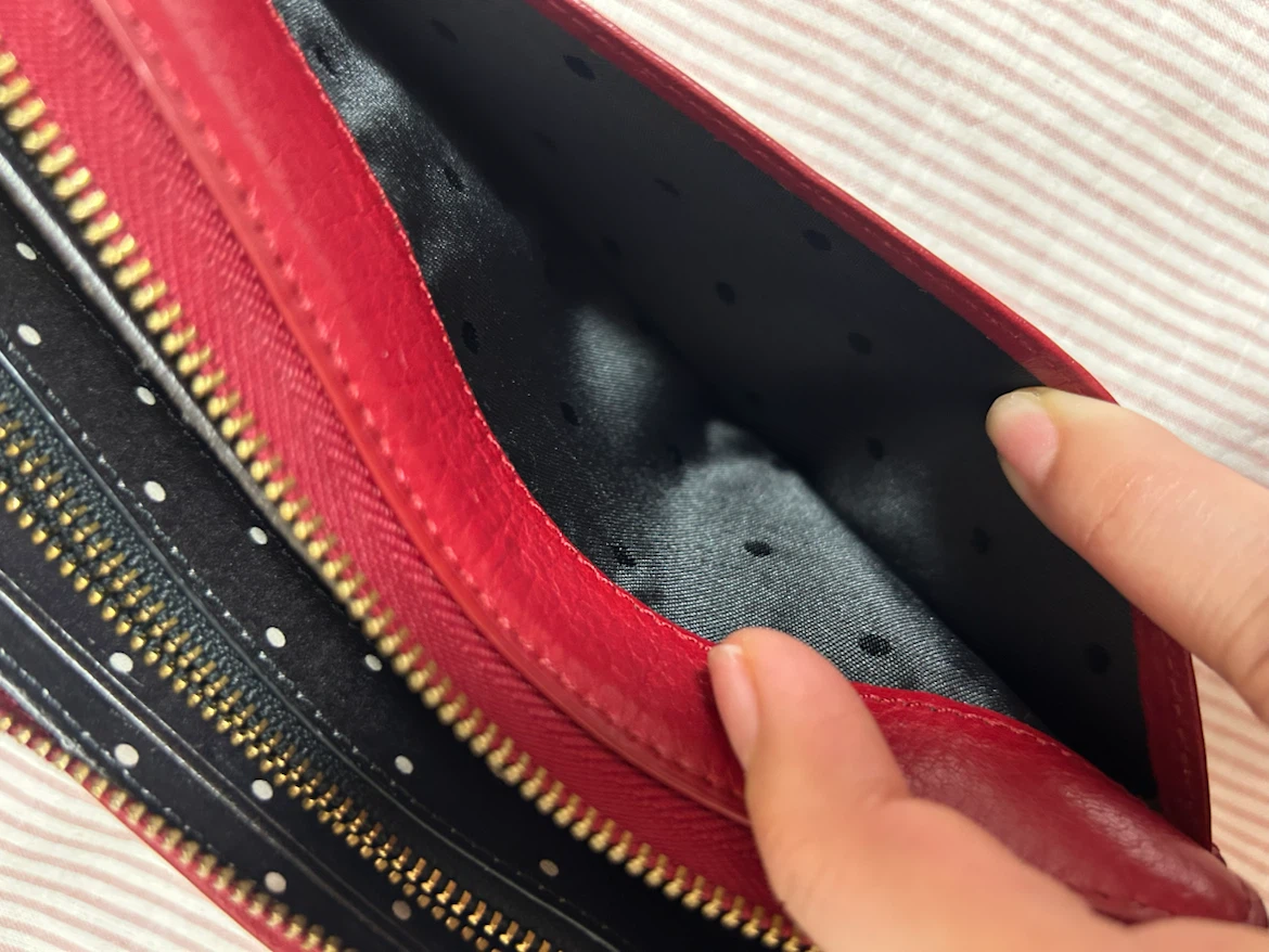 kate spade 赤×ゴールド×水玉 長財布 写真パート②の写真3枚目