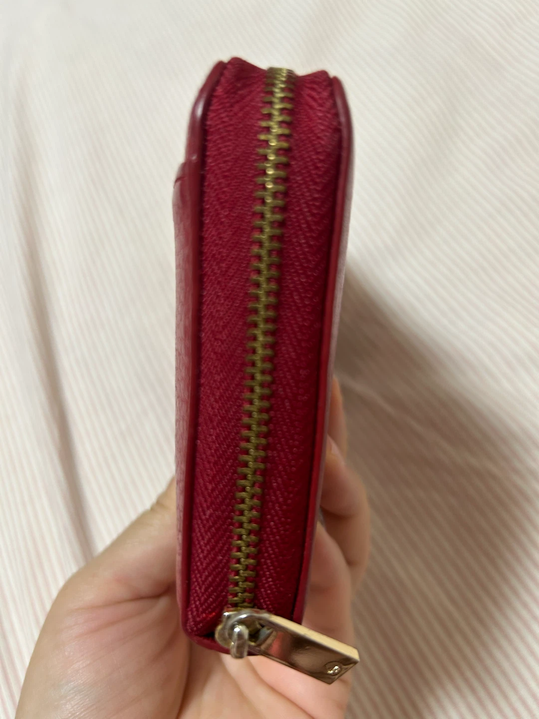 kate spade 赤×ゴールド×水玉 長財布 写真パート②の写真4枚目
