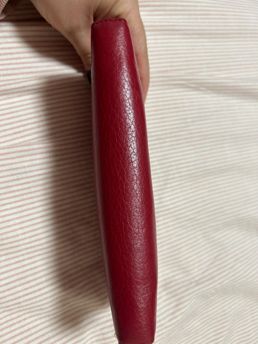 kate spade 赤×ゴールド×水玉 長財布 写真パート②の写真6枚目