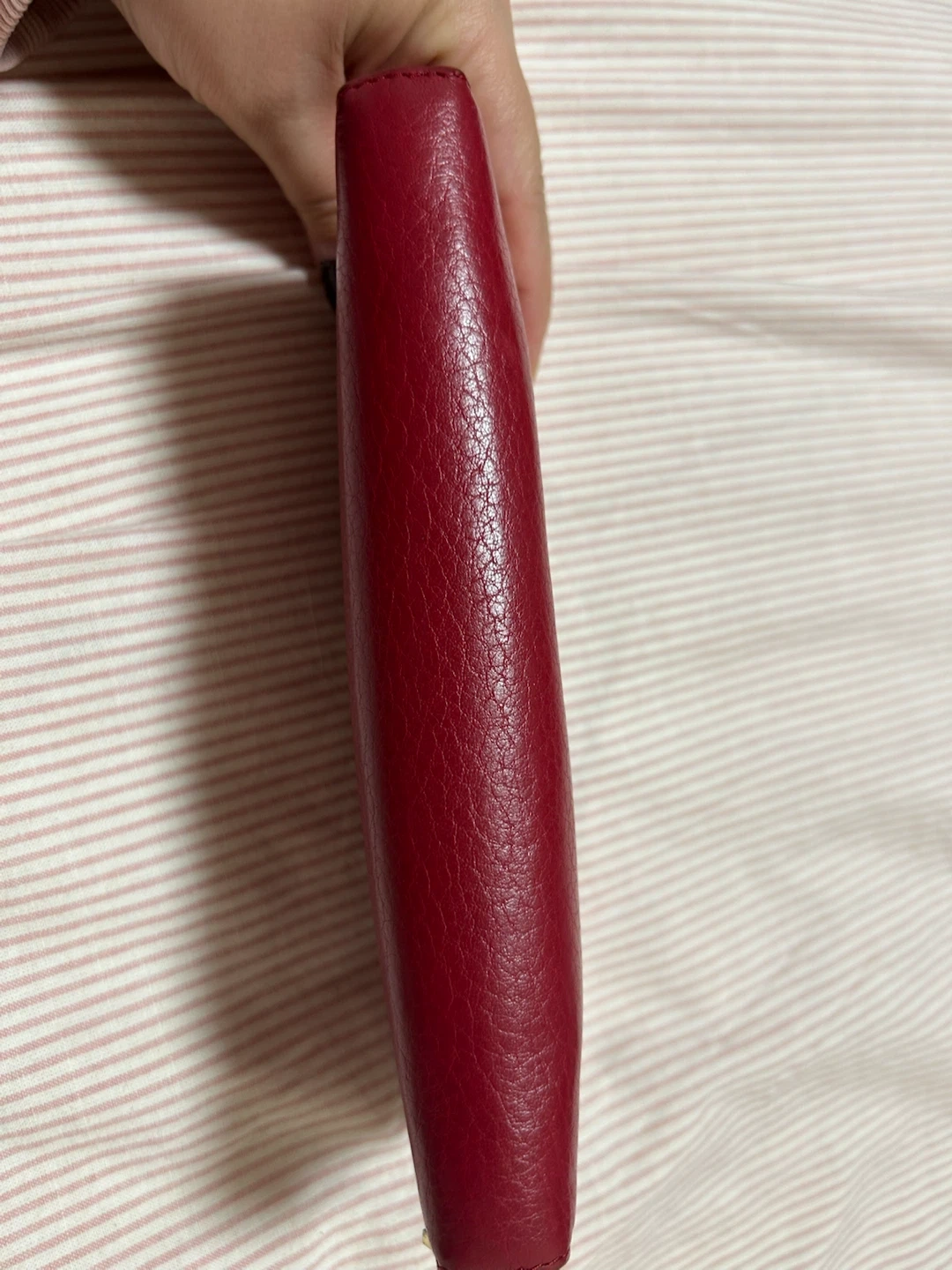 kate spade 赤×ゴールド×水玉 長財布 写真パート②の写真6枚目