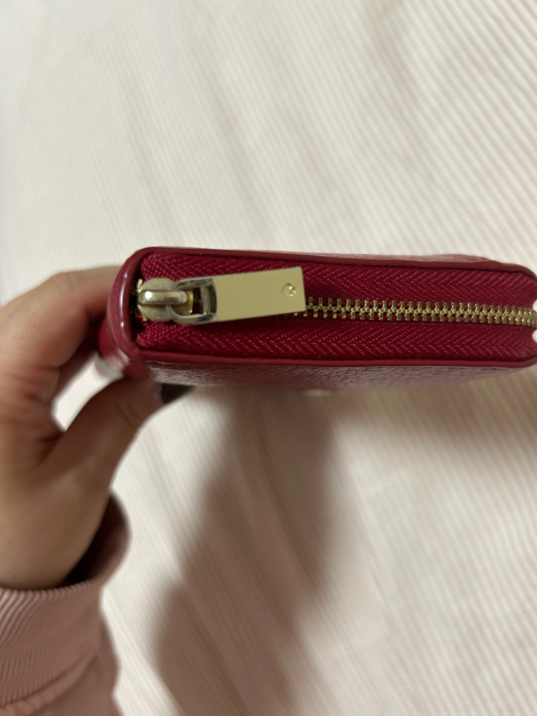 kate spade 赤×ゴールド×水玉 長財布 写真パート②の写真8枚目