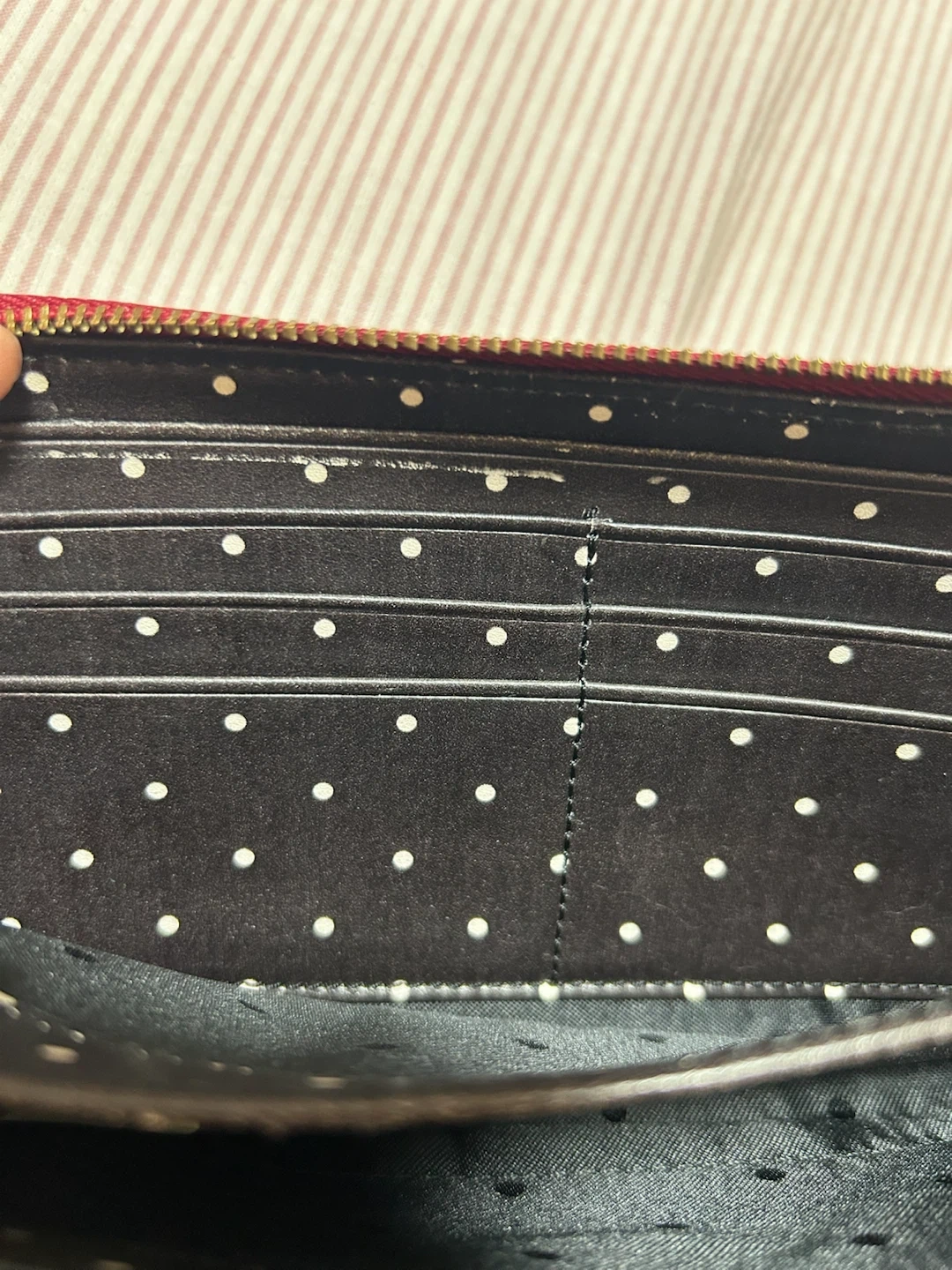 kate spade 赤×ゴールド×水玉 長財布 写真パート②の写真9枚目