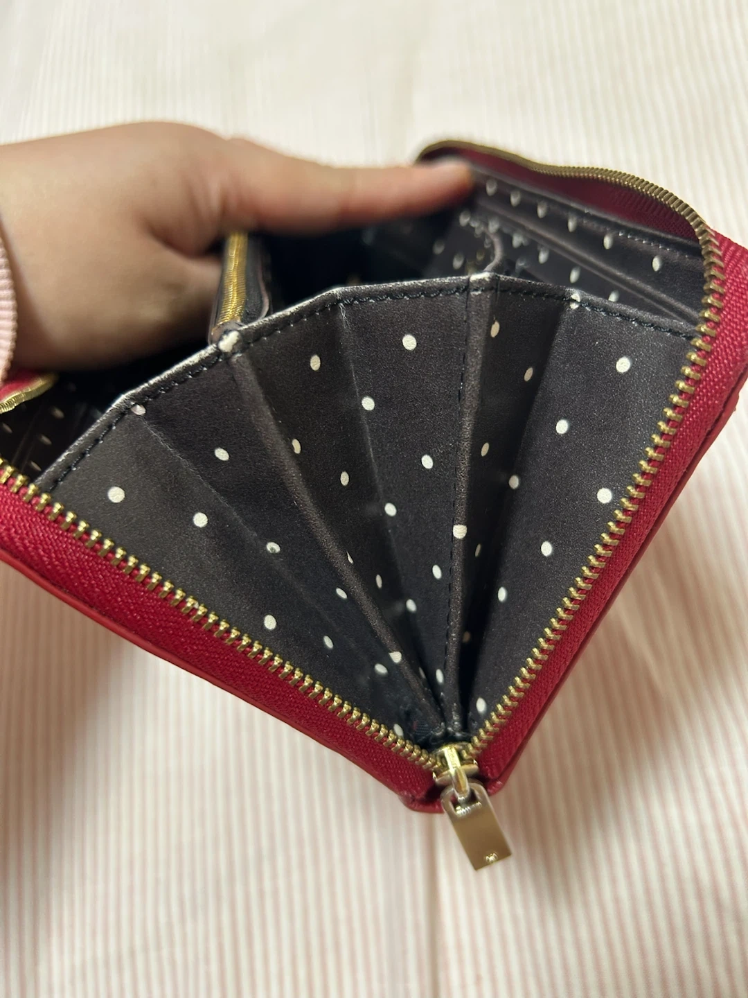 kate spade 赤×ゴールド×水玉 長財布 写真パート②の写真10枚目