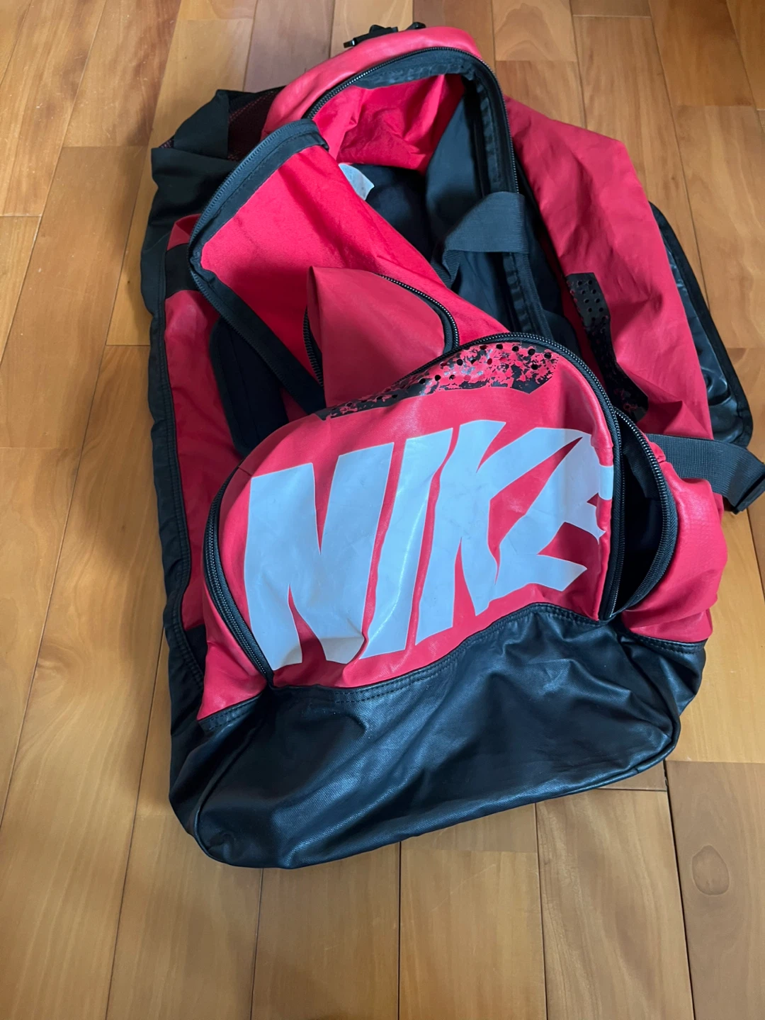 ナイキ ボストンバッグ スポーツバッグ 赤黒