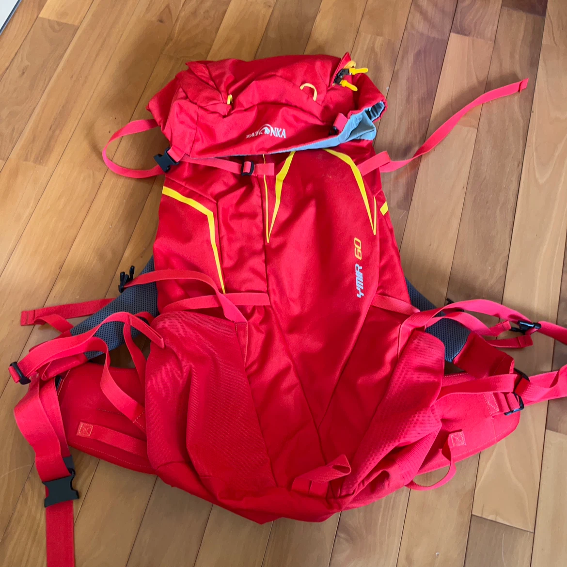 タトンカ YMIR 60L バックパック 赤