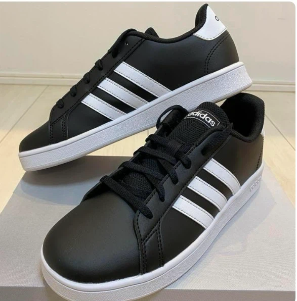 adidas 黒スニーカー　23.5cm