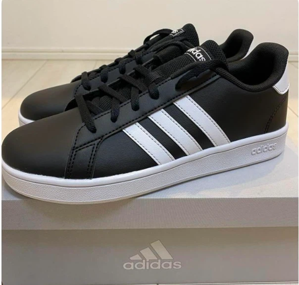 adidas 黒スニーカー　23.5cmの写真2枚目