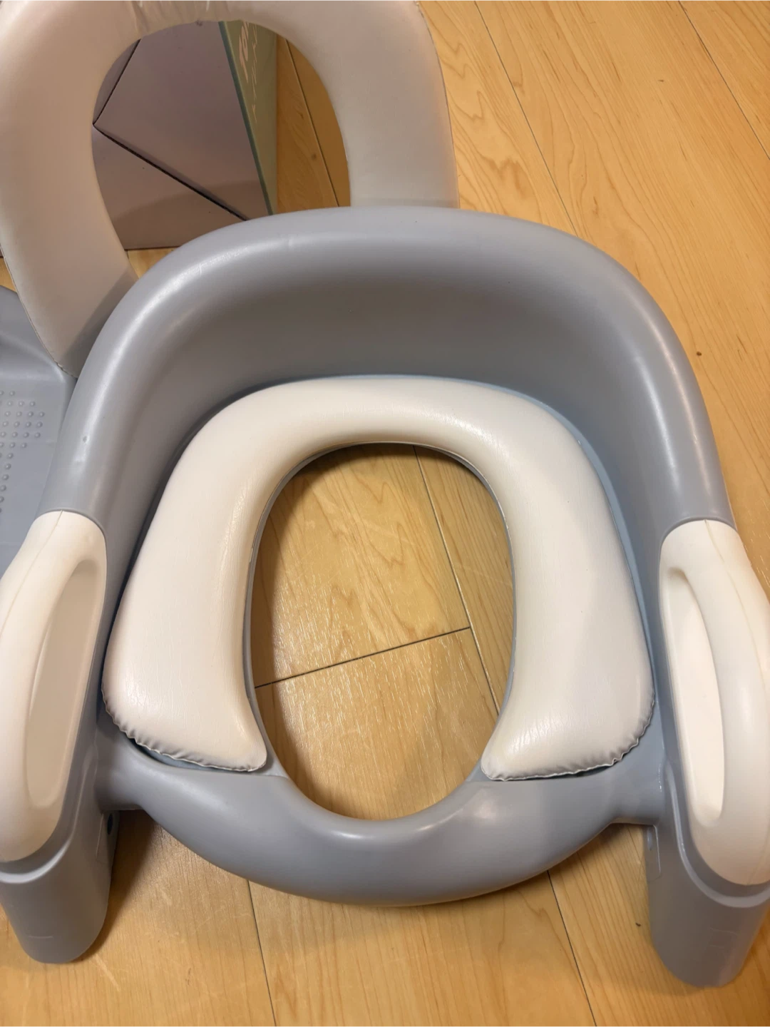 ネクサススピッツェ トイレトレーナー グレーの写真2枚目