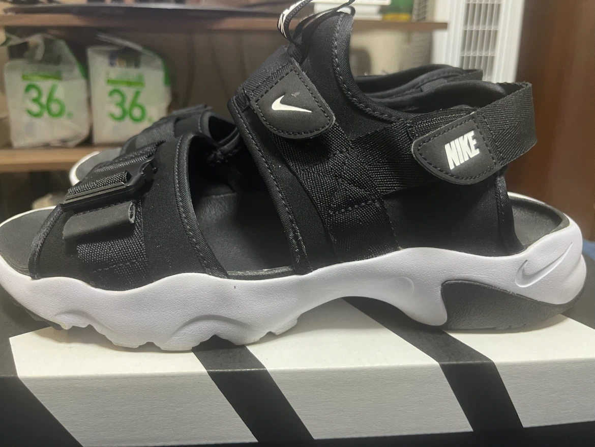 NIKE キャニオン サンダル ブラック 28.0cm メンズ レディースの写真3枚目