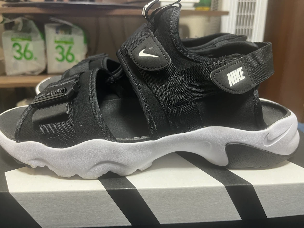 NIKE キャニオン サンダル ブラック 28.0cm メンズ レディースの写真3枚目