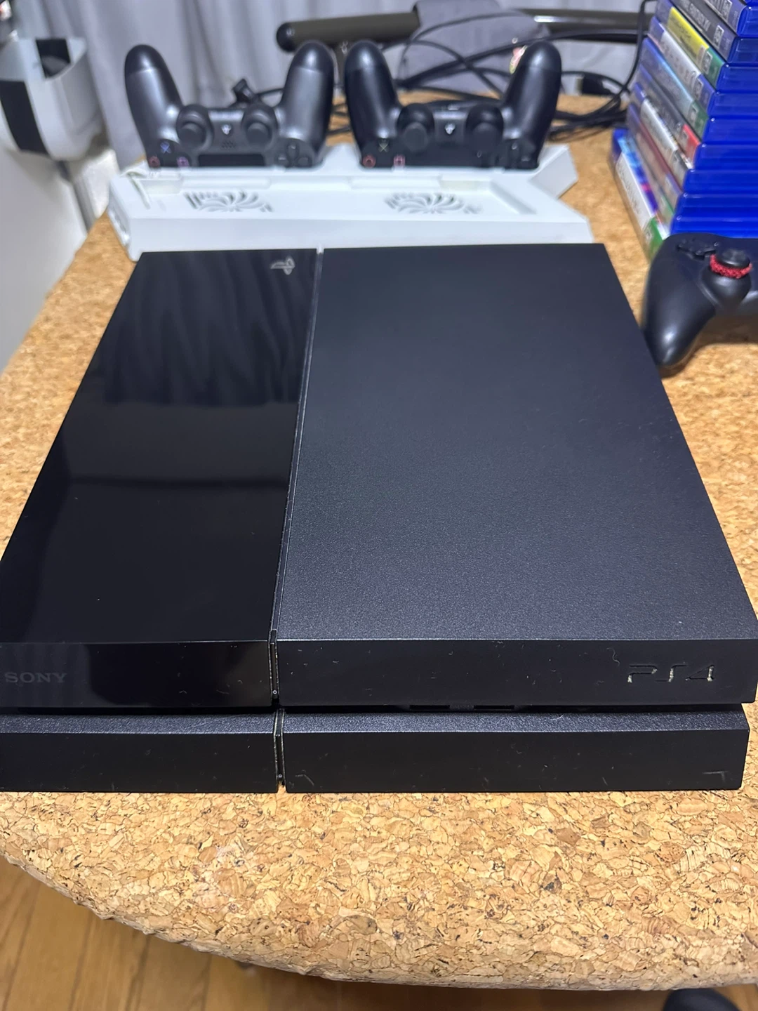 【手渡しのみ】PS4 500GB (CUH-1000A)＋コントローラー2台＋冷却スタンド＋ソフト20本の写真3枚目