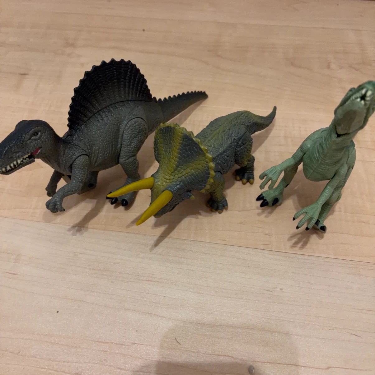 恐竜フィギュア 3体セット