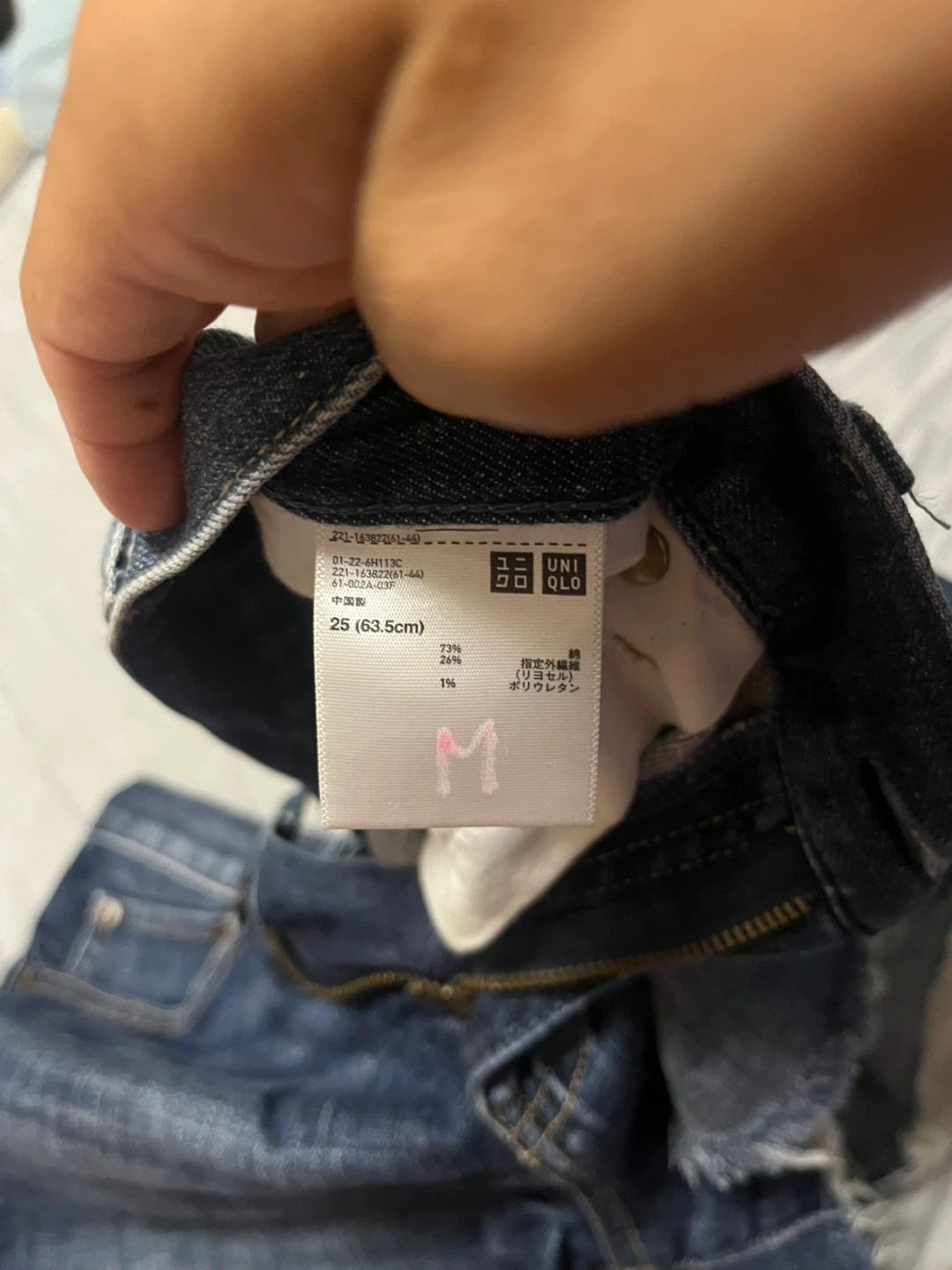 ユニクロ デニムショートパンツ カットオフ 25インチの写真2枚目