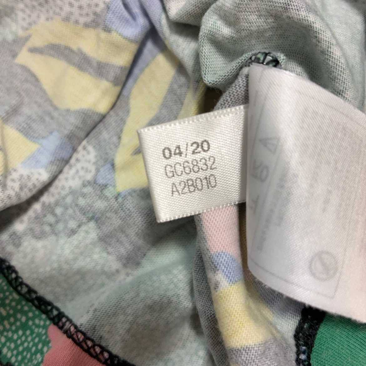 アディダス オリジナルス クロップドTシャツ 2XSの写真2枚目