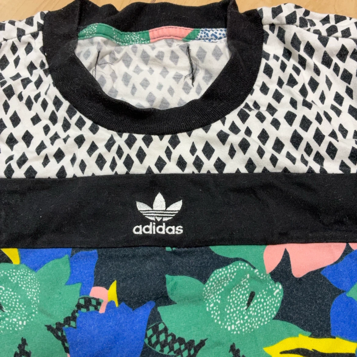 アディダス オリジナルス クロップドTシャツ 2XSの写真4枚目