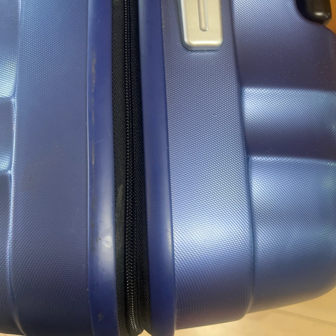 Blue suit caseの写真2枚目