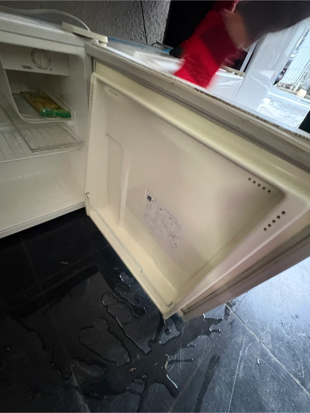 東芝 1ドア冷蔵庫 GR-A5(W) ホワイトの写真3枚目