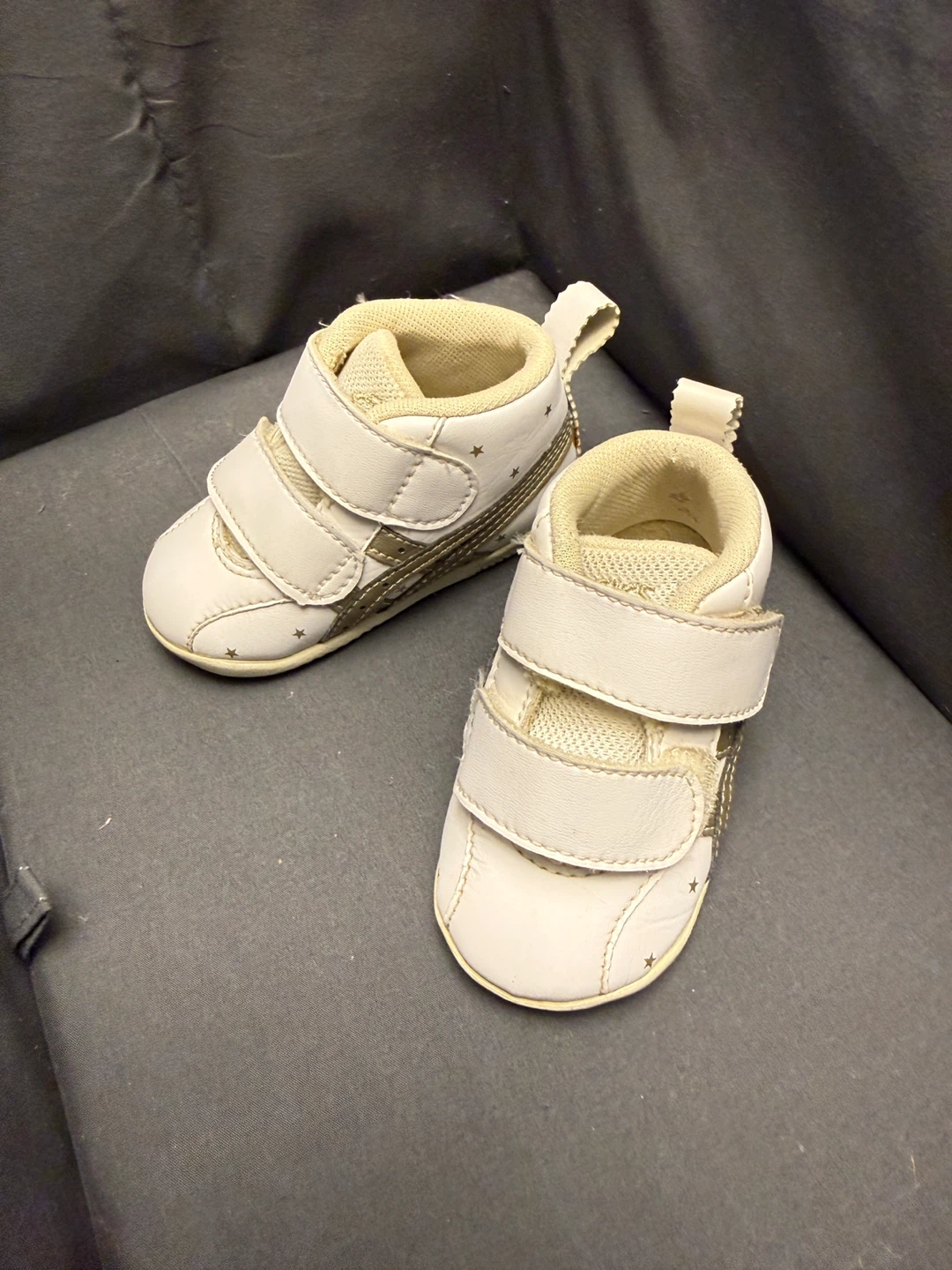 アシックス ベビーシューズ 11.5cm ホワイト/ゴールド