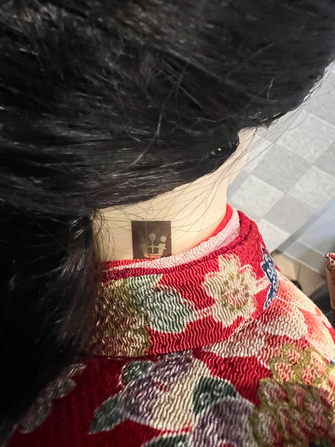 日本人形 着物 赤色お座りします。60センチの写真8枚目