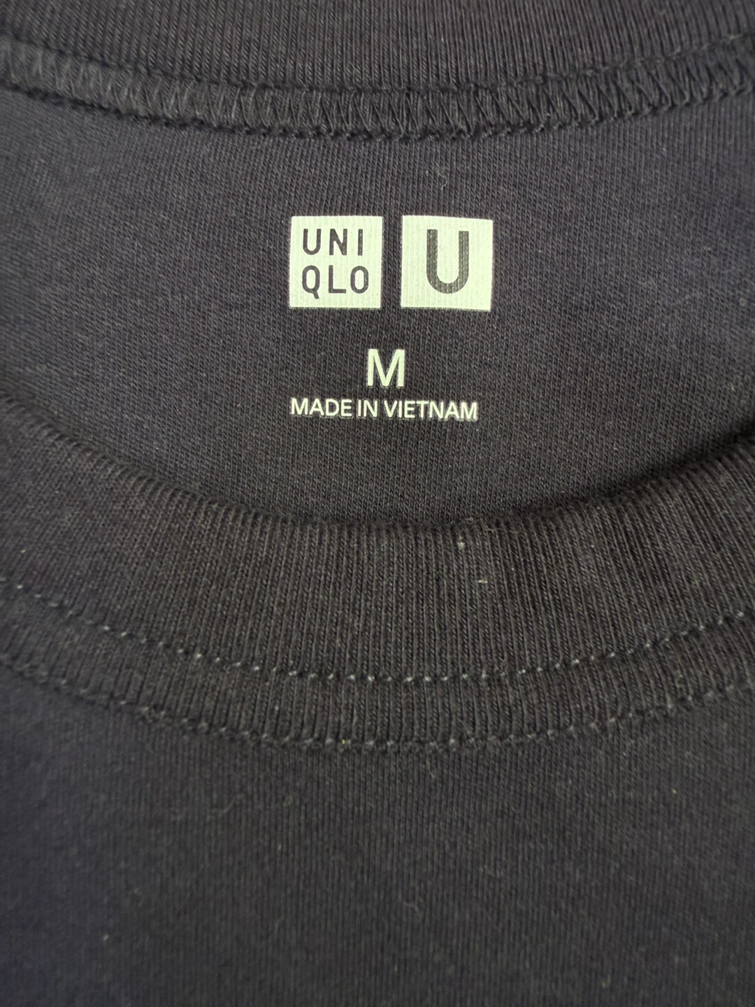 ユニクロ　クルーネックTシャツ 紺　Mサイズの写真2枚目
